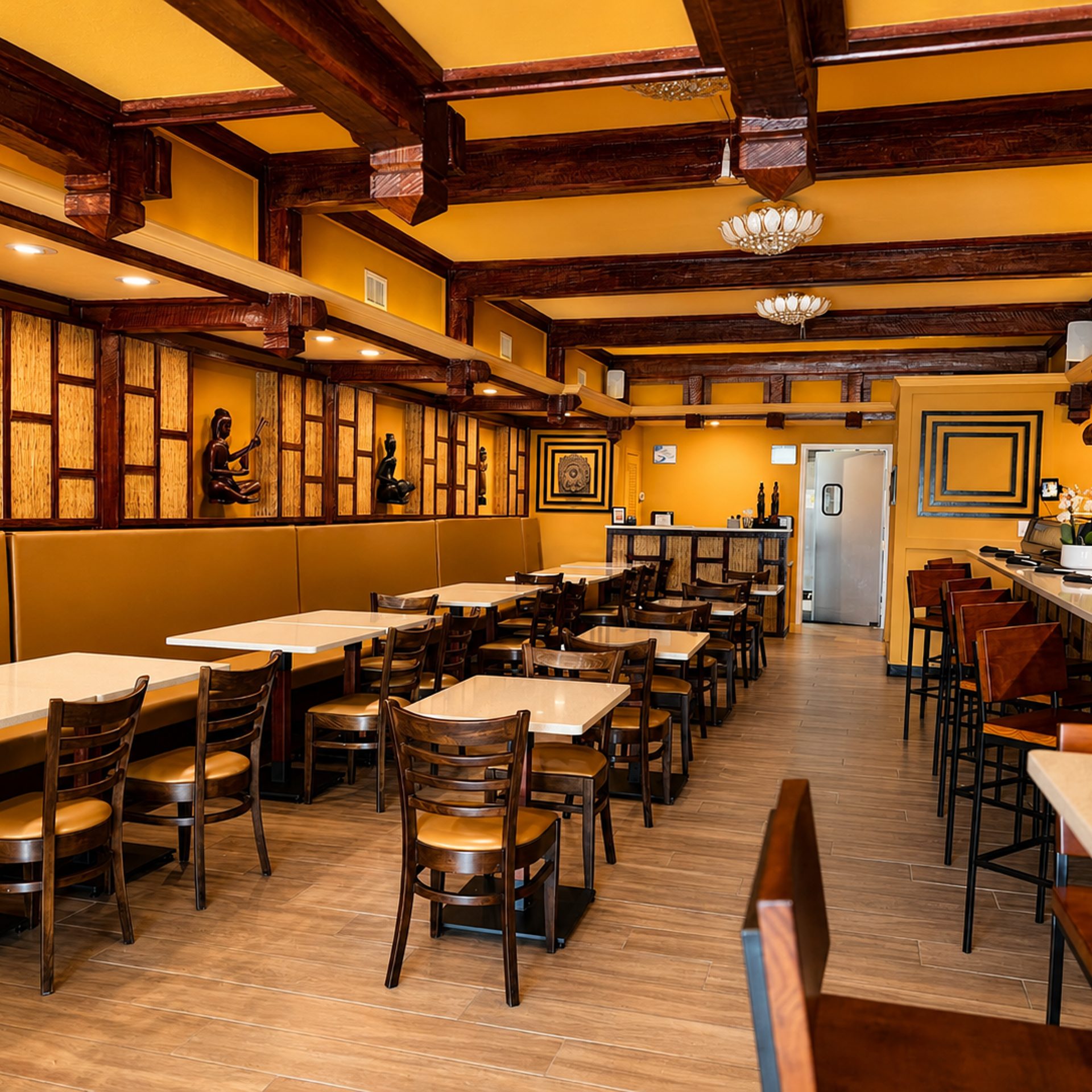 Beautiful Decor, Warm Vibes & Great Cocktails