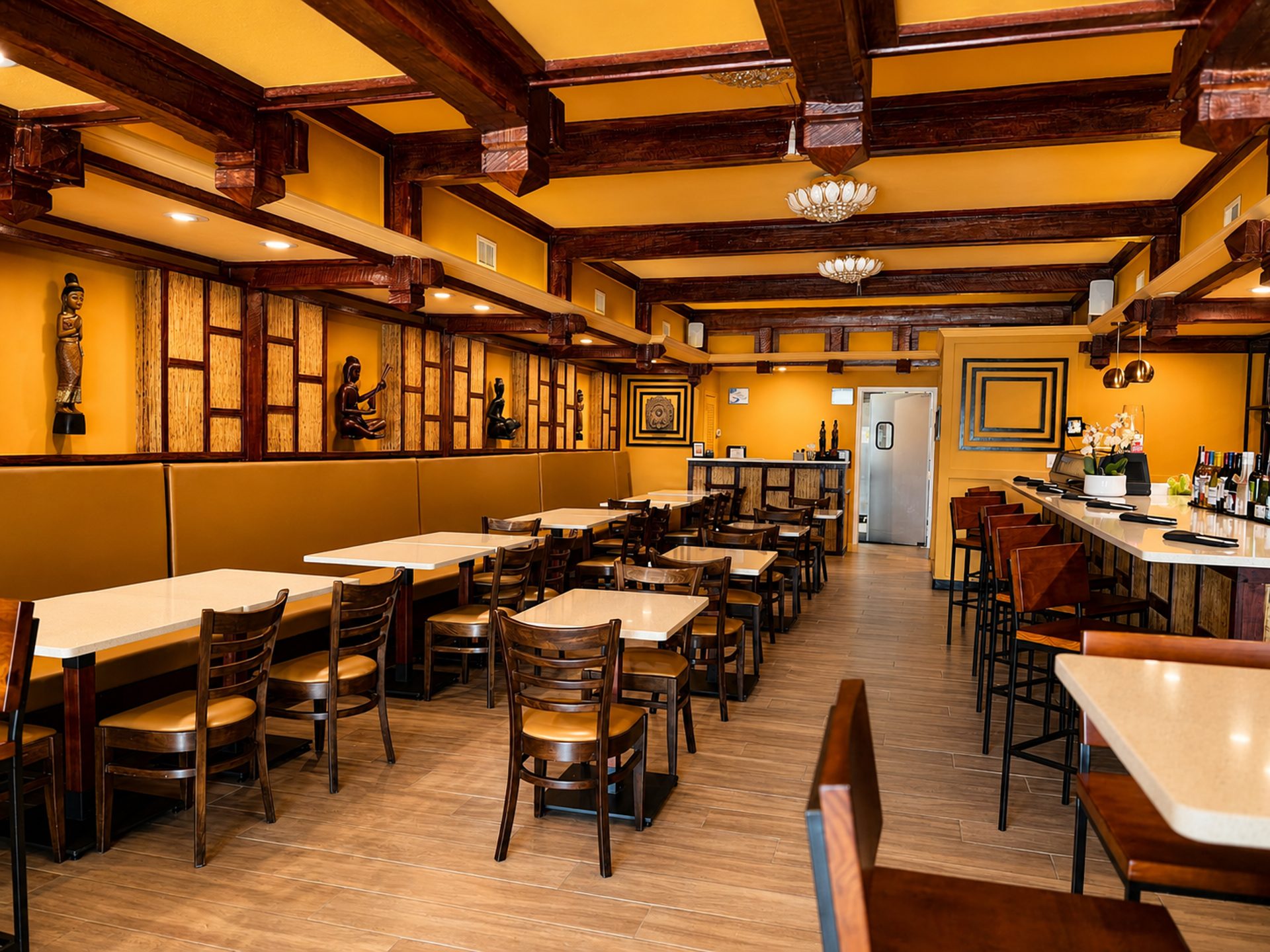 Beautiful Decor, Warm Vibes & Great Cocktails